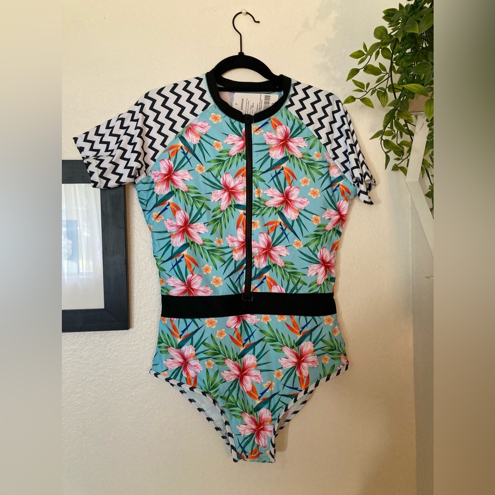 One Piece Bathing Suit With Zipper & Short Sleeve Sz: Xxl (junior)
